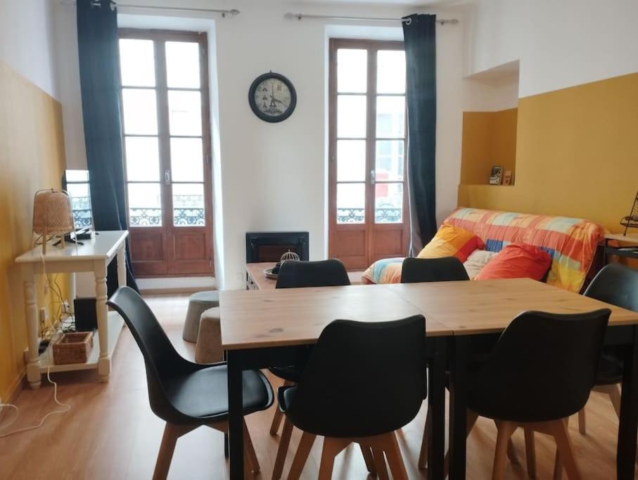 Appartement En Plein Centre. Carpentras Luaran gambar