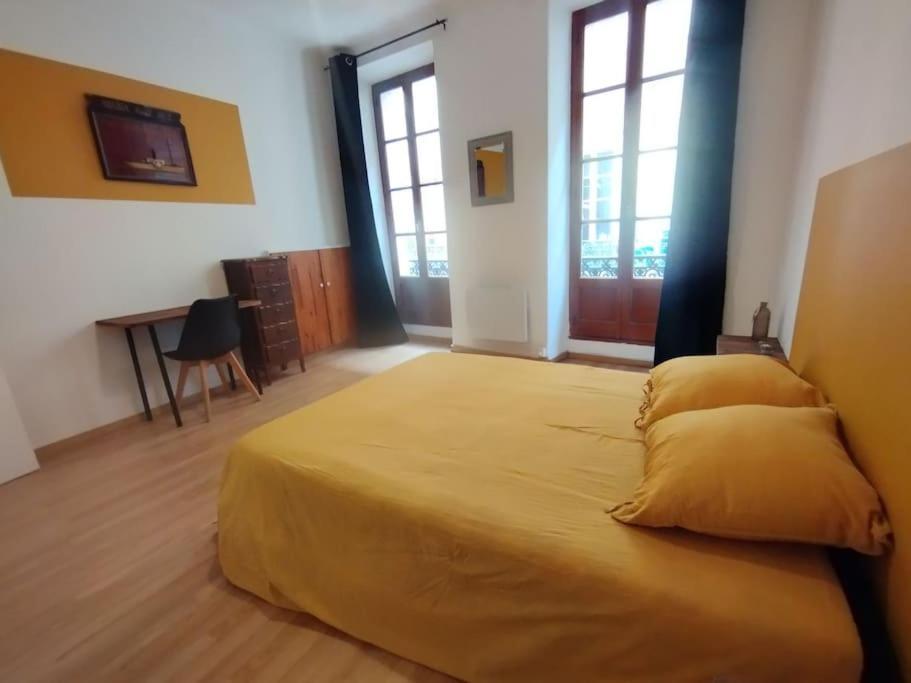 Appartement En Plein Centre. Carpentras Luaran gambar