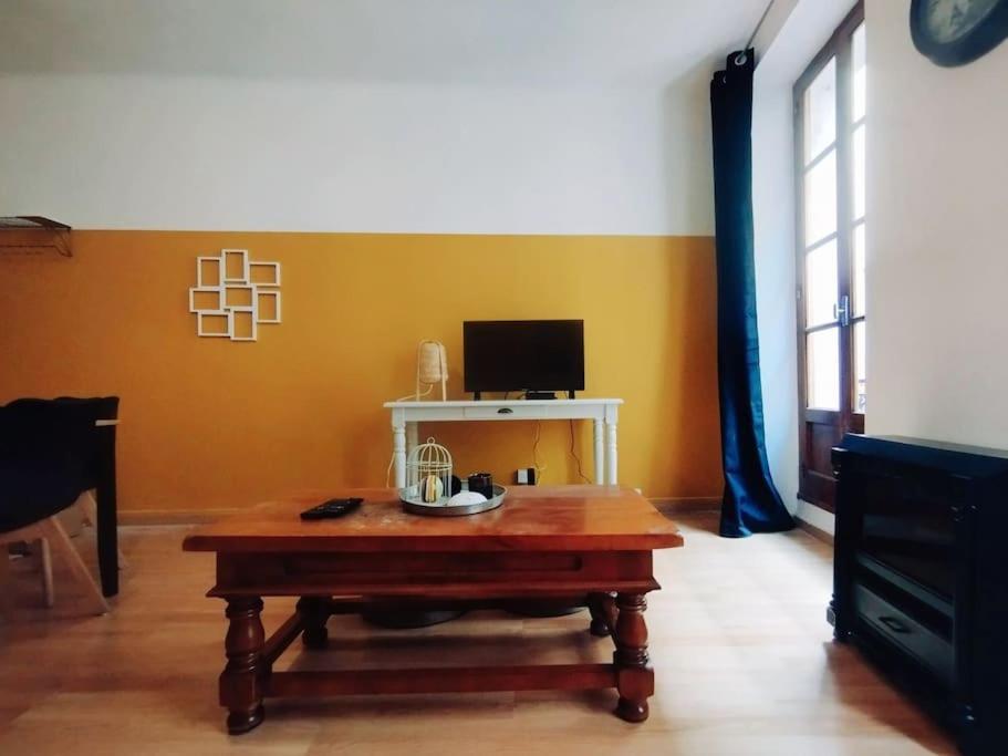 Appartement En Plein Centre. Carpentras Luaran gambar